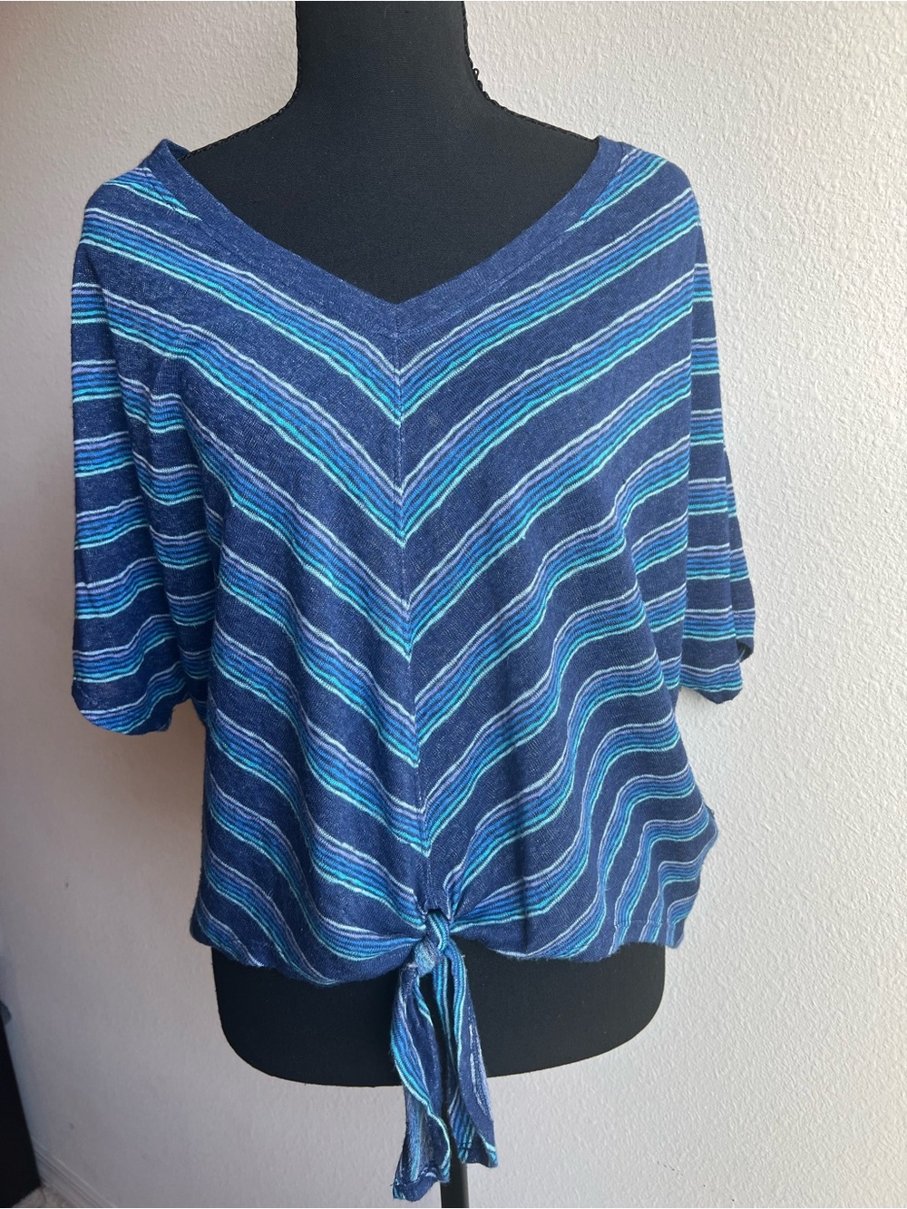 Democracy Chevron Striped V-Neck Top Navy Aqua Blue Tie Front Knot Small Knit